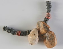 Deniz kabuğu, taş ve kemik boncuk dizisi, Neolitik Dönem,  Konya Arkeoloji Müzesi